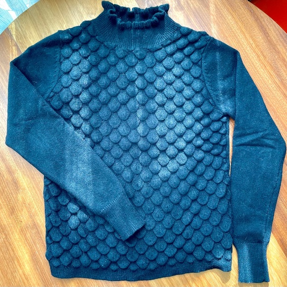Haight Ashbury XS Cropped 3D Scallop Sweater Black - Picture 2 of 8